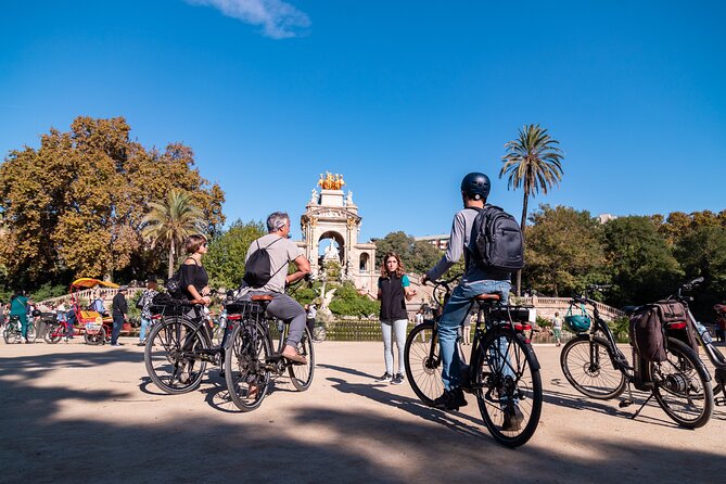 Barcelona Bike tour, Gaudí houses or beach bike or eBike tour - El Born and the city beneath your wheels