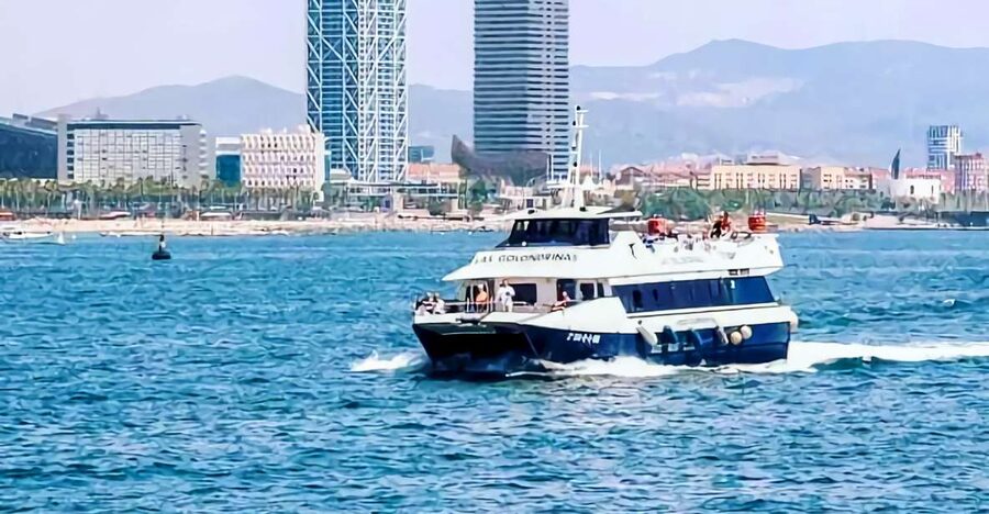 Barcelona: Boat Tour in Las Golondrinas - Key points to know before boarding