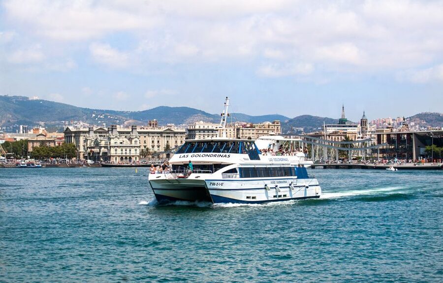 Barcelona: Boat Tour in Las Golondrinas - Starting beneath the Colón monument