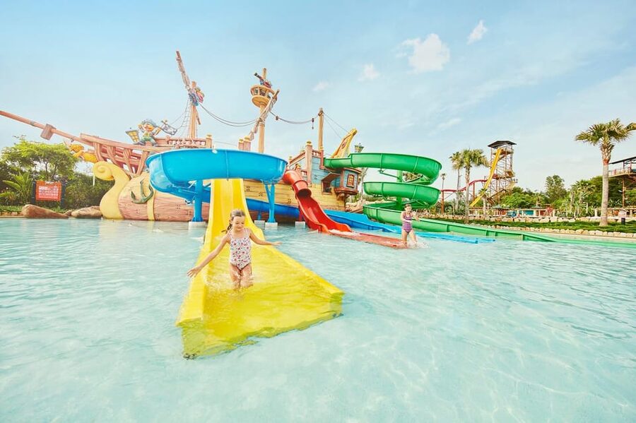 Barcelona: Caribe Aquatic Park Full-Day Ticket with Transfer - First look at Caribe Aquatic Park’s tropical setting