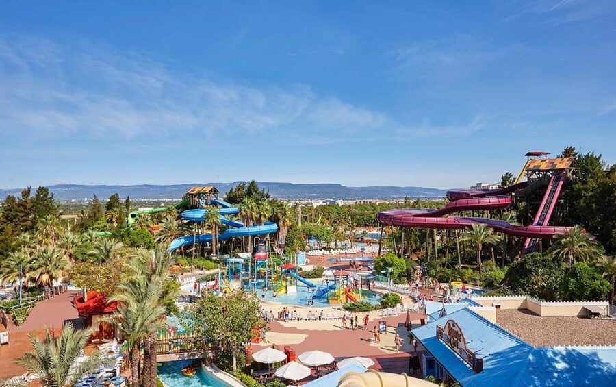 Barcelona: Caribe Aquatic Park Full-Day Ticket with Transfer - Food, chairs, and the cost of taking a break