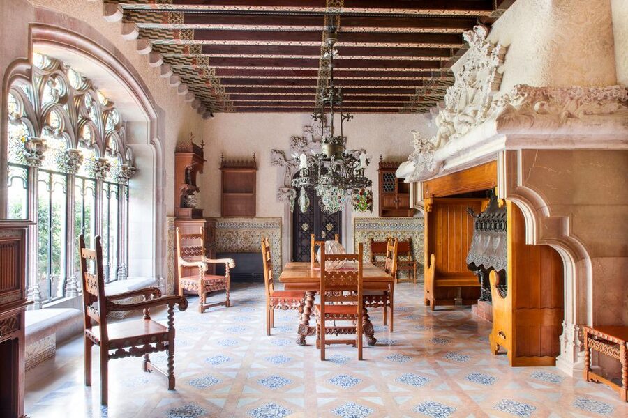 Barcelona: Casa Amatller Priority Entry Ticket - Meeting the house on Passeig de Gràcia
