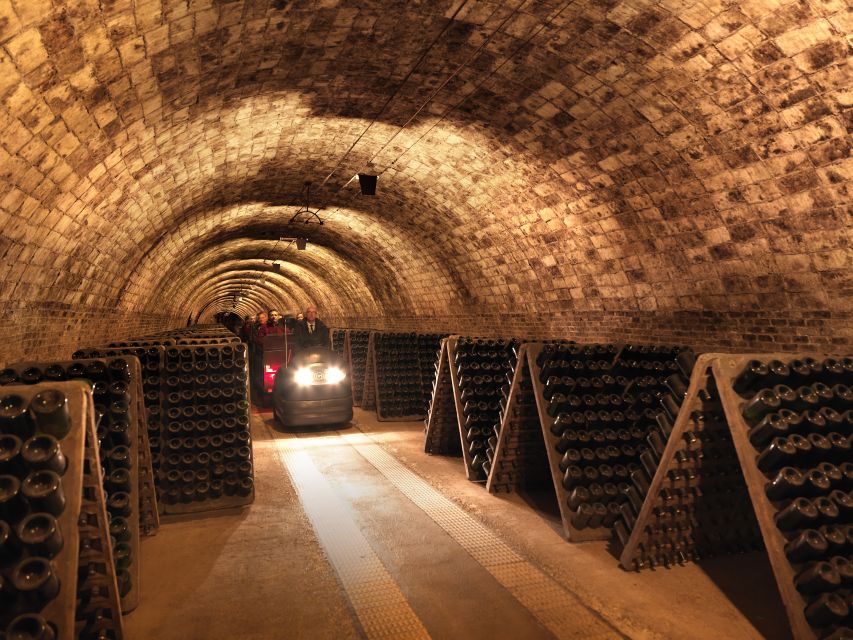 Barcelona: Casa Codorníu Guided Tour with Cava Tastings - Key points to know before you go