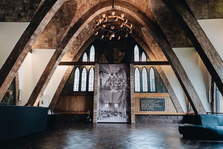 Barcelona: Casa Codorníu Guided Tour with Cava Tastings - How the pace feels in 90 minutes