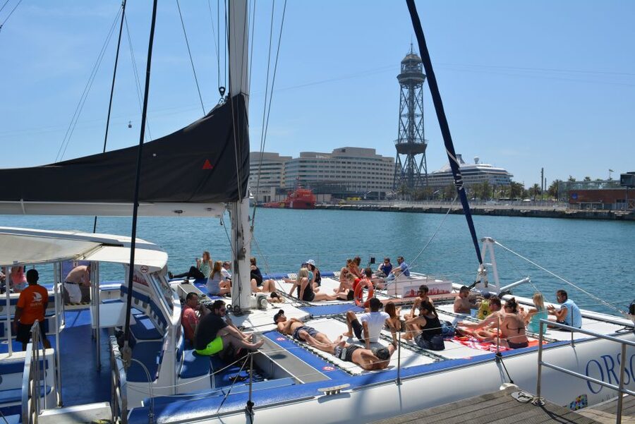 Barcelona: Catamaran Cruise with optional Live Jazz Music - Drinks, snacks, and the real cost of the outing