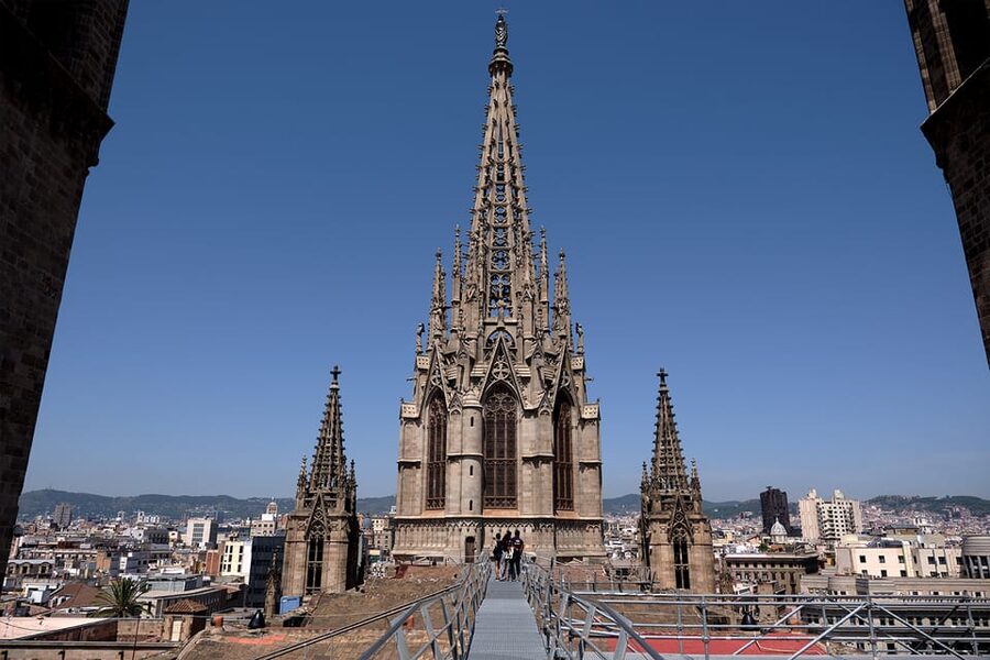 Barcelona: Cathedral of Barcelona Entry Ticket - Timing, dress rules, and comfort
