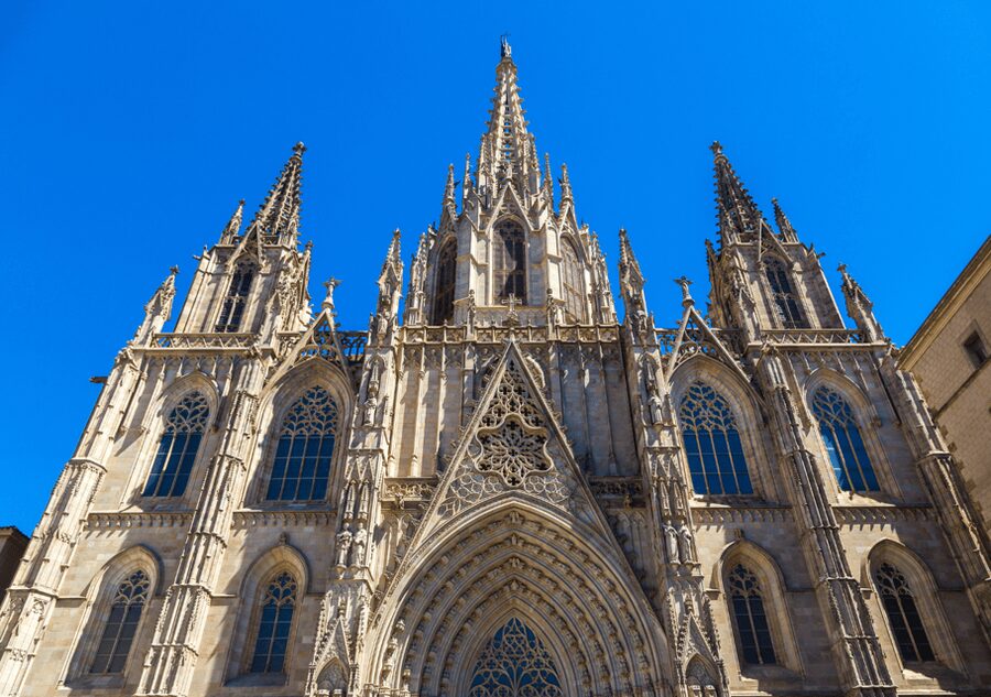 Barcelona Cathedral: Ticket, Guided Tour and VR Experience - Meeting your guide at Pla de la Seu
