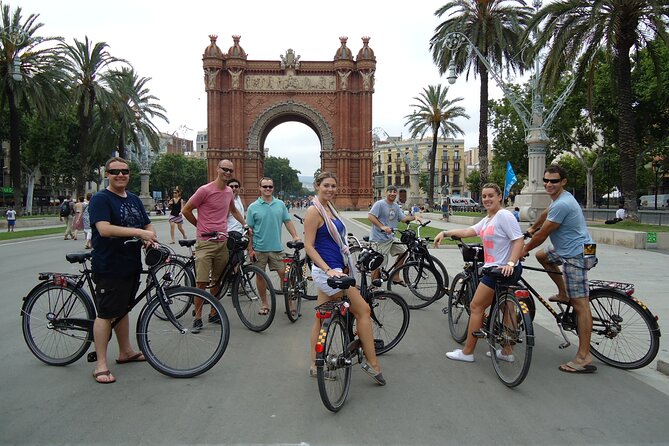 Barcelona City Highlights Bike Tour - Cruising through Parc de la Ciutadella