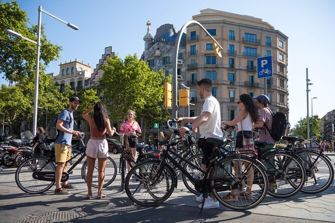 Barcelona City Highlights Bike Tour - Guide quality, group size, and the pace of the ride