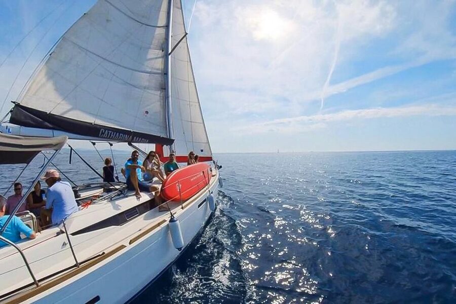 Barcelona: Coastline Boat Trip with Snacks and Cava - Key details at a glance