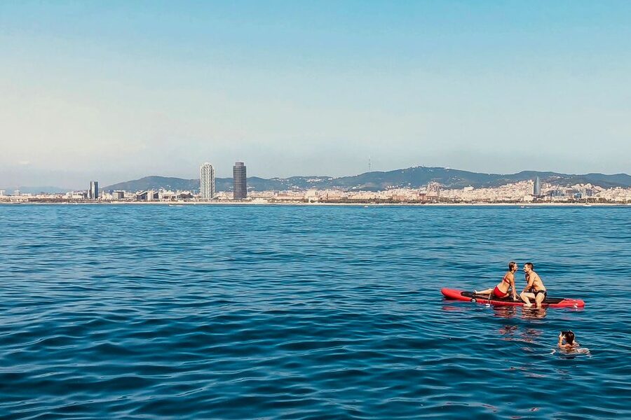 Barcelona: Coastline Boat Trip with Snacks and Cava - Sunset departures and the best time to go