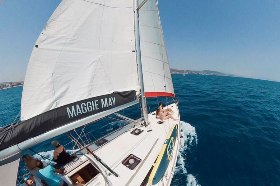 Barcelona: Coastline Boat Trip with Snacks and Cava - Who will enjoy this boat trip most?