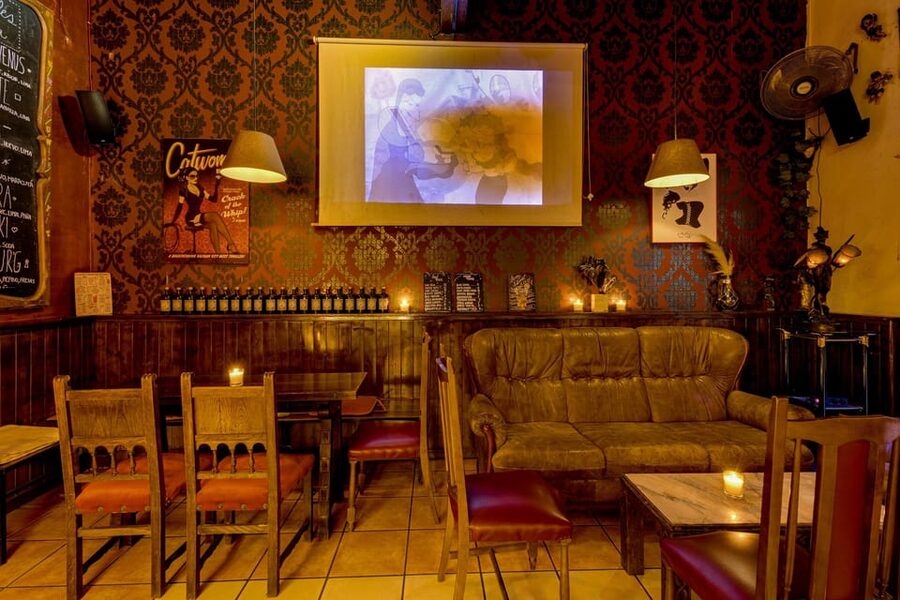 Barcelona: Cocktail Making Class with Tapas - Finding Bar Milans Gotico in the Gothic Quarter