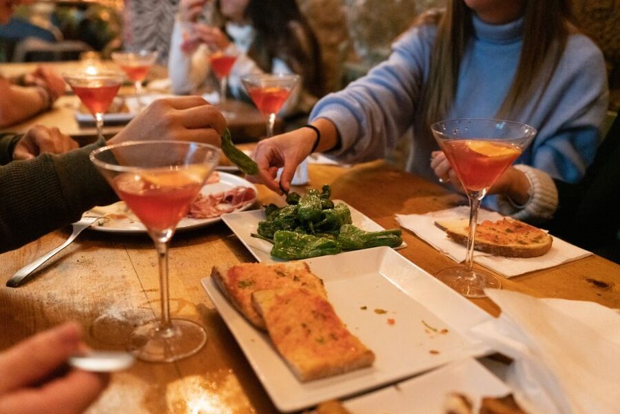 Barcelona: Cocktail Master Class by Mixologist with Tapas - What this class does better than a standard bar stop