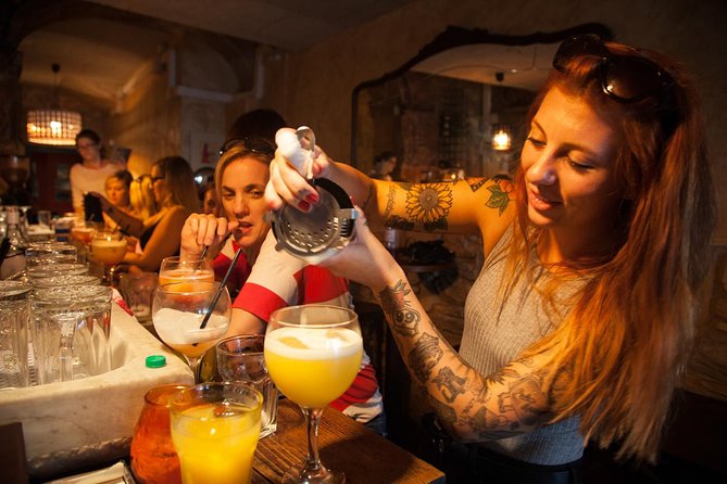 Barcelona Cocktail Masterclass with Tapas - Meeting your mixologist in the Gothic Quarter