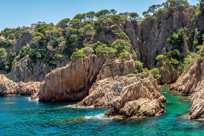 Barcelona: Costa Brava Easy Hike, Snorkel, Cliff-Jump & Meal - Sa Conca and the classic beach promenade