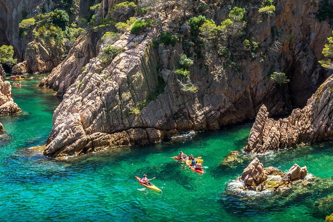 Barcelona Costa Brava Kayak, Snorkel & Cliff Jump Day Tour - Beach lunch and free time afterward