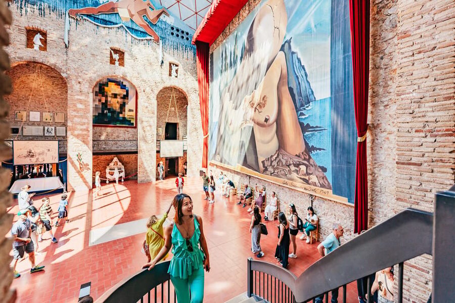 Barcelona: Dali Museum, House and Cadaques Guided Tour - Figueres and Dalí’s museum without a normal route