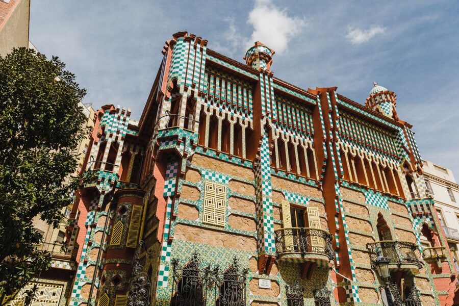 Barcelona: Discover Gaudí, Sagrada Familia, and Park Güell - Park Güell: colorful forms and a former community plan