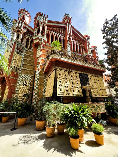 Barcelona: Discover Gaudí, Sagrada Familia, and Park Güell - The transfers: less confusion, but still some walking