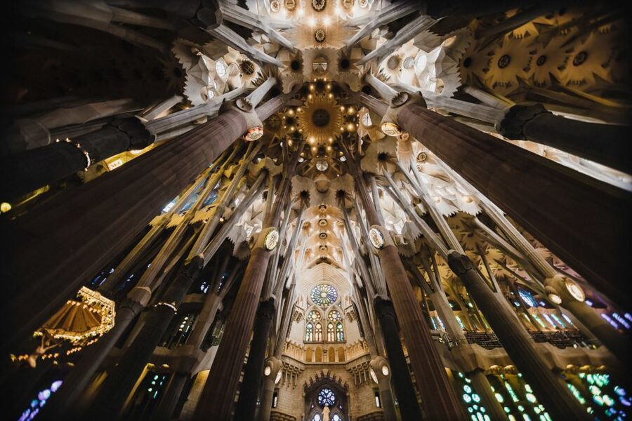Barcelona: Discover Gaudí, Sagrada Familia, and Park Güell - Guide quality and group experience