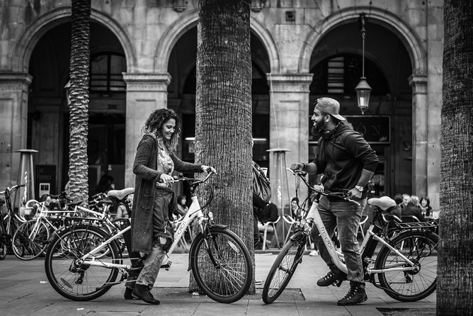 Barcelona E-Bike Photography Tour - Mirador de Colom and the Harbor