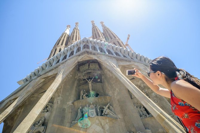 Barcelona e-Bike Tour: Gaudí & Old Town Small Group - The guide can make or break the ride