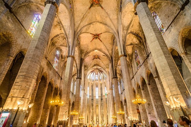 Barcelona e-Bike Tour: Gaudí & Old Town Small Group - Group size, comfort, and the practical trade-offs