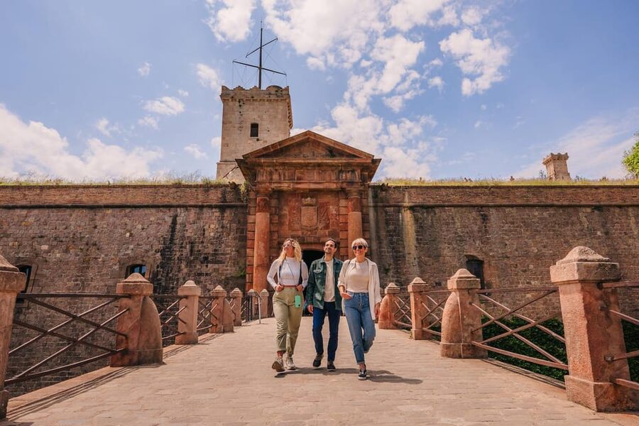 Barcelona: E-Bike Tour with Montjuic Cable Car & Boat Ride - Comfort, safety, and who should skip it