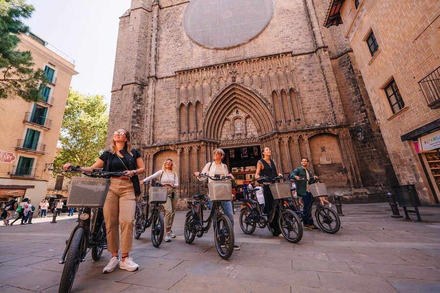 Barcelona: E-Bike Tour with Montjuic Cable Car & Boat Ride - The Montjuïc cable car and castle views