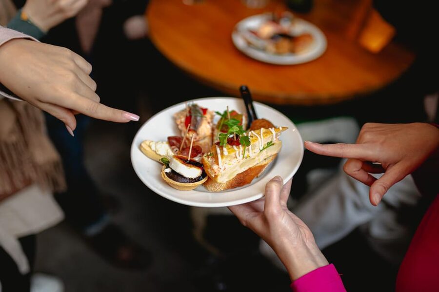 Barcelona: El Born Food Walking Tour with Tapas and Drinks - Who should book this tapas tour?