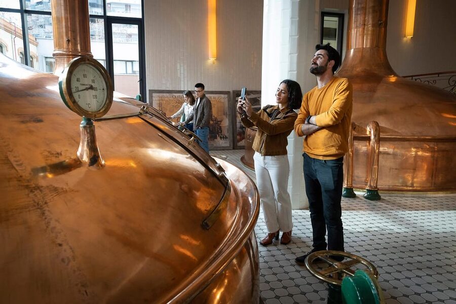 Barcelona: Estrella Damm Old Brewery Tour with Tasting - What the 1.5-hour format does well