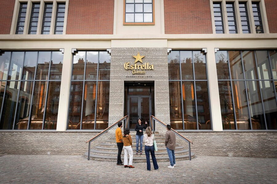 Barcelona: Estrella Damm Old Brewery Tour with Tasting - Meeting the guide on Rosselló Street