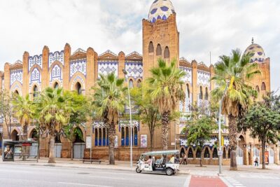 Barcelona Expert Tour with Local Guide in Eco Tuk Tuk Private