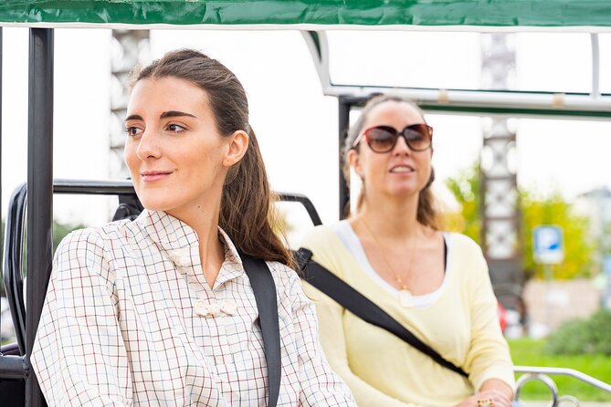 Barcelona Expert Tour with Local Guide in Eco Tuk Tuk Private - Parks, monuments, and the route back