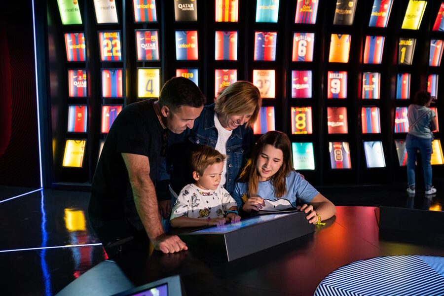 Barcelona: FC Barcelona Museum Total Experience Pass - Buying and customizing the Barça shirt