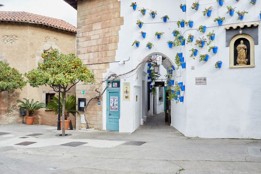 Barcelona: Flamenco Show with Dinner at Tablao de Carmen - Arrive early for Poble Espanyol
