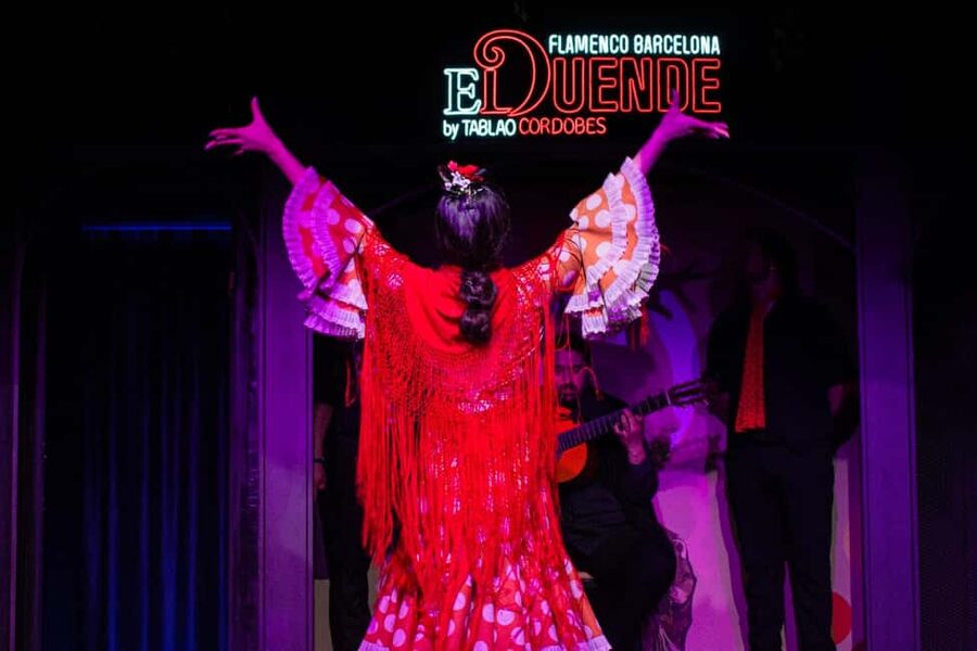 Barcelona: Flamenco Show with Drink at La Rambla - Entering El Duende on La Rambla