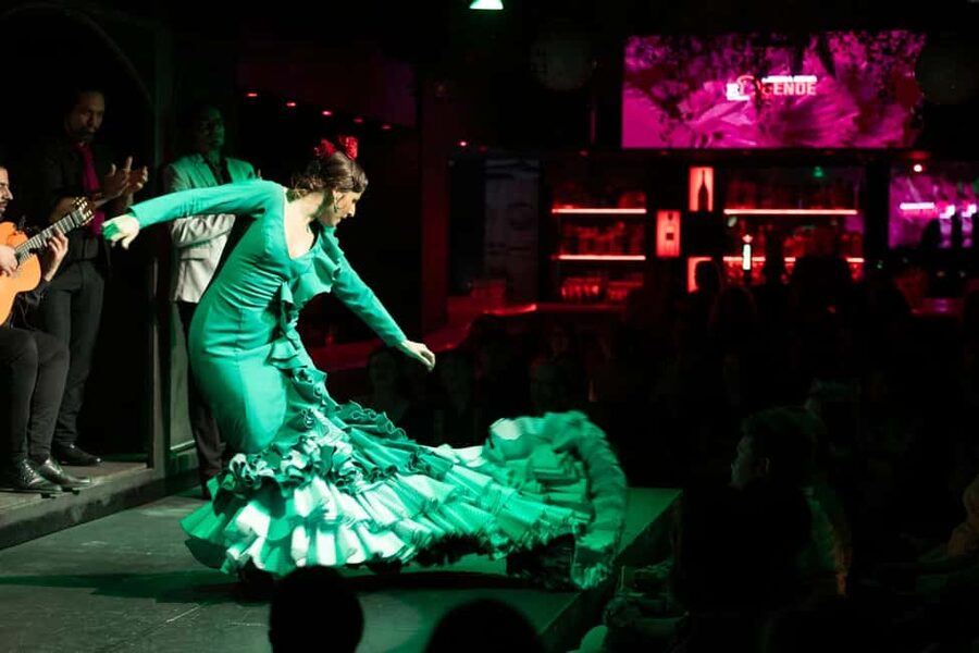 Barcelona: Flamenco Show with Drink at La Rambla - What happens during the 55-minute show