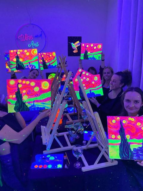 Barcelona: Fluorescent Paint and Wine Workshop - Atmosphere, music, and meeting people