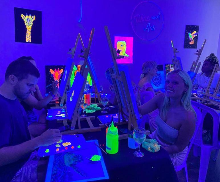 Barcelona: Fluorescent Paint and Wine Workshop - A good pause after Barcelona sightseeing