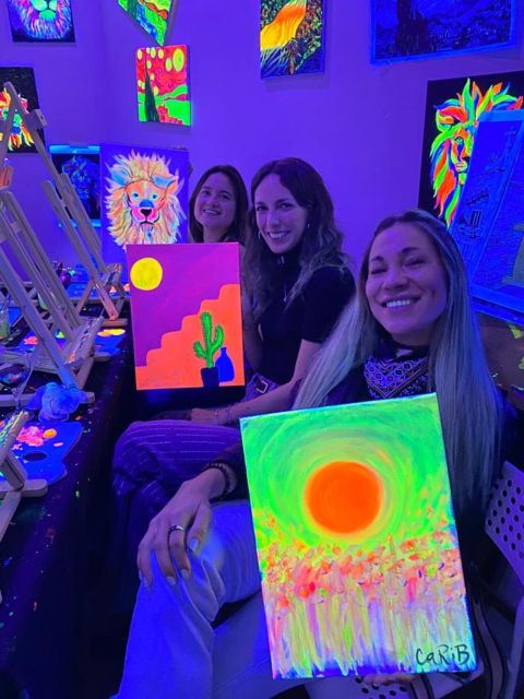 Barcelona: Fluorescent Paint and Wine Workshop - The canvas is a souvenir, not a packing detail