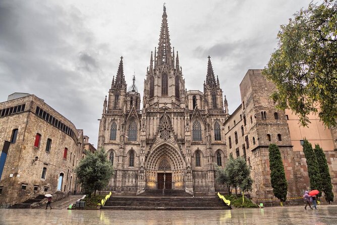 Barcelona Food Tour: Tapas, Paella, Sangria & 8+ Local Tastings - Five things to know before booking