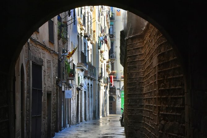 Barcelona Food Tour: Tapas, Paella, Sangria & 8+ Local Tastings - Why the guide matters so much