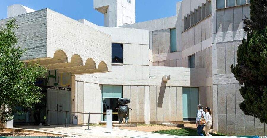 Barcelona: Fundació Joan Miró Skip-the-Line Entry Ticket - Getting to Montjuïc and starting your visit