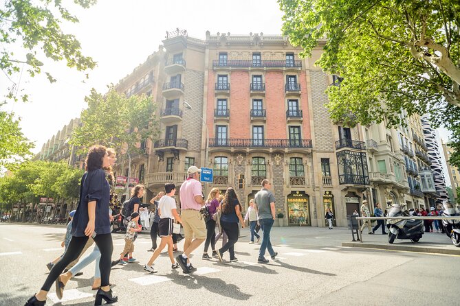 Barcelona Gaudi and Sagrada Familia Tour - Sagrada Familia and more than a facade