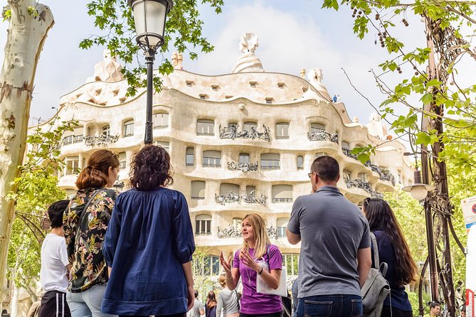 Barcelona Gaudi and Sagrada Familia Tour - What the guides add to the walk