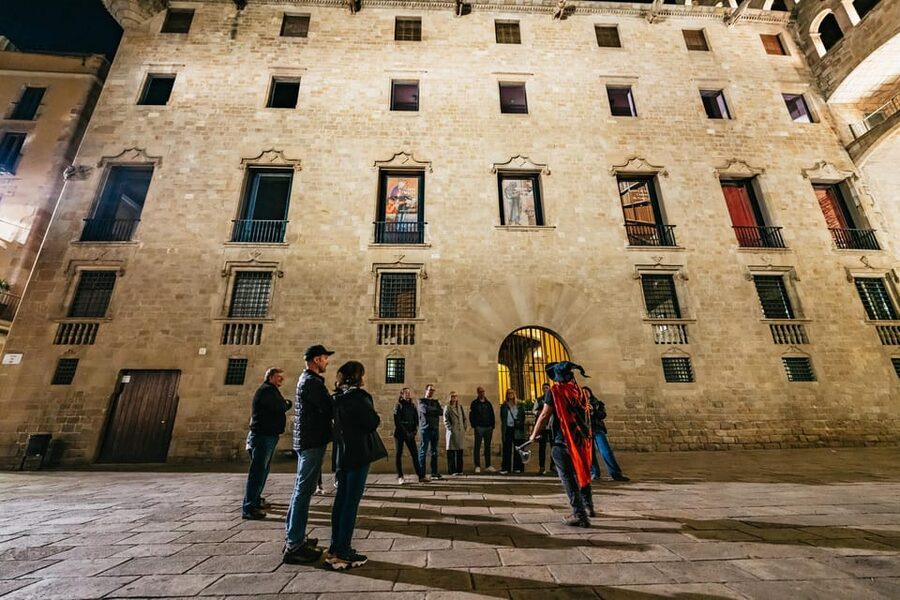 Barcelona: Gothic Quarter Ghosts and Legends Walking Tour - Practical tips for a better evening