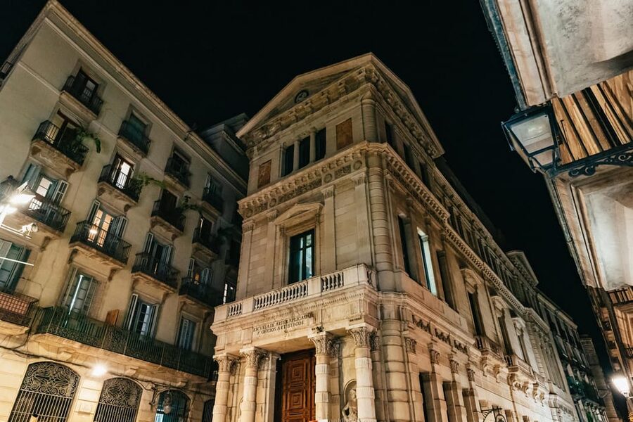 Barcelona: Gothic Quarter Ghosts and Legends Walking Tour - What this Barcelona night walk is really about