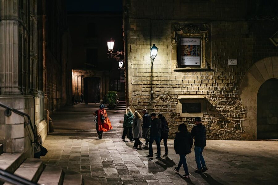Barcelona: Gothic Quarter Ghosts and Legends Walking Tour - Starting at Traveller’s Nest Bar